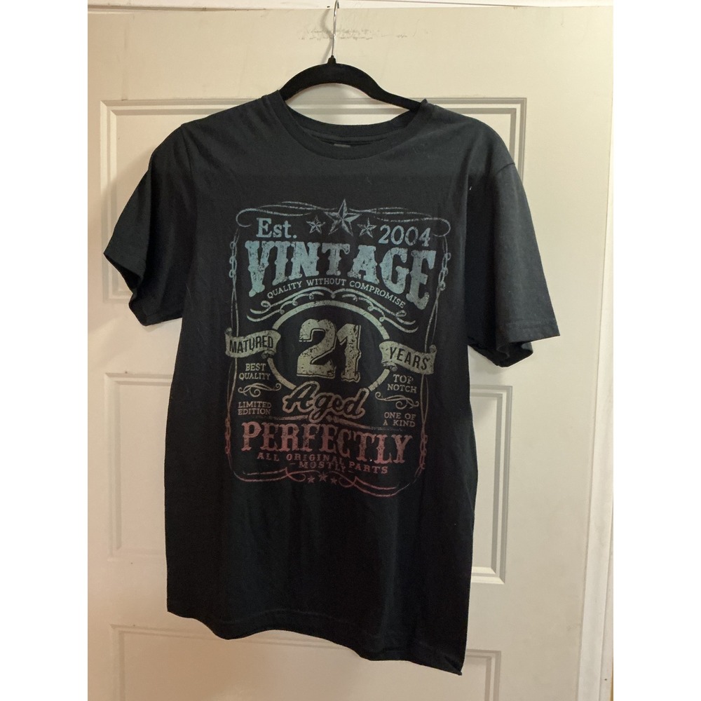 Gildan Softstyle Vintage 2004 Aged Perfectly 21st Birthday Graphic T-Shirt Small